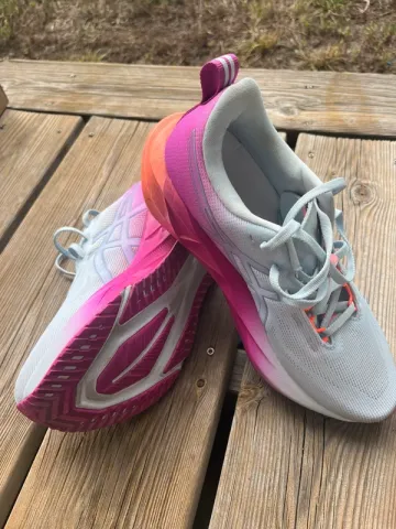 Używany Asics Novablast 5 bike — zdjęcie 1 z 6