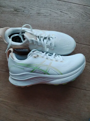 Used Asics Gel Kayano 32 bike — image 1 of 7