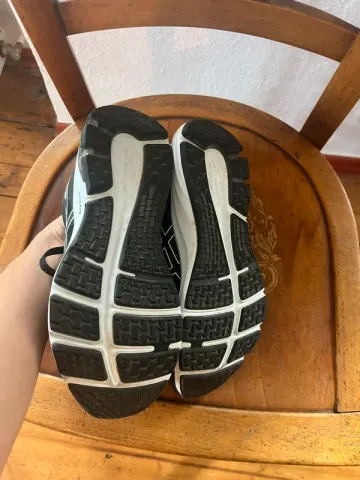 Used Asics Running sneaker bike — image 3 of 4