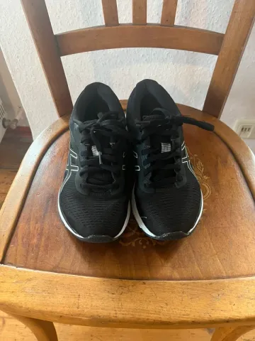 Used Asics Running sneaker bike — image 1 of 4