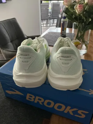 Used Brooks Ghost 17 bike — image 5 of 5