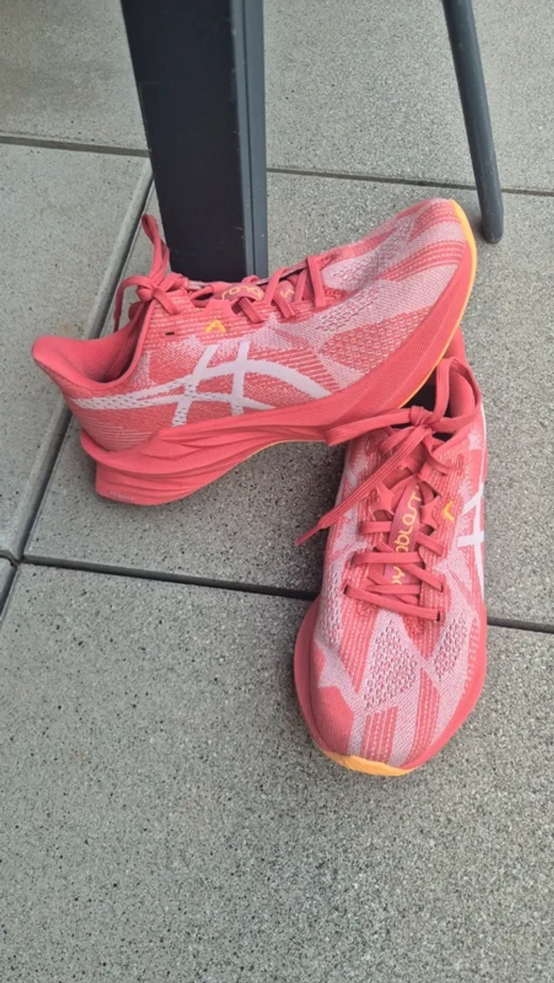 Used Asics Dynablast 5 Running Shoes