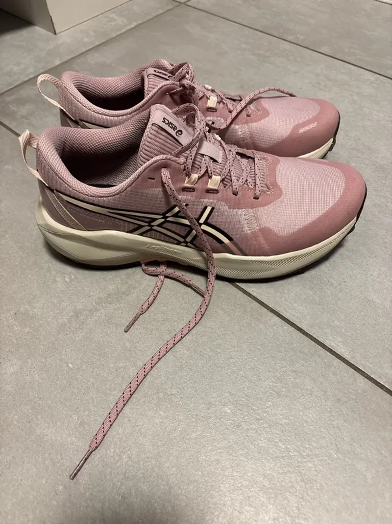 Used Asics Gel-Venture 11 Running Shoes