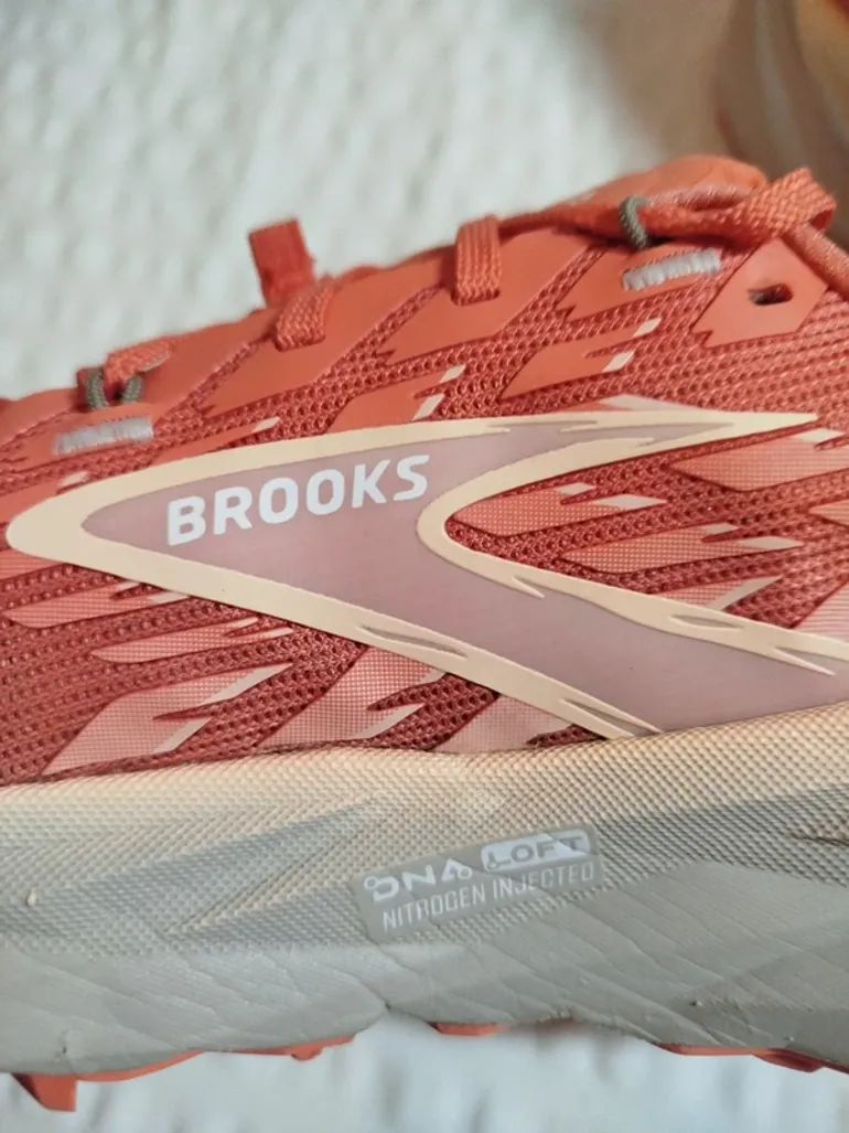 Used Orange Brooks Cascadia 19 bike — image 5 of 11