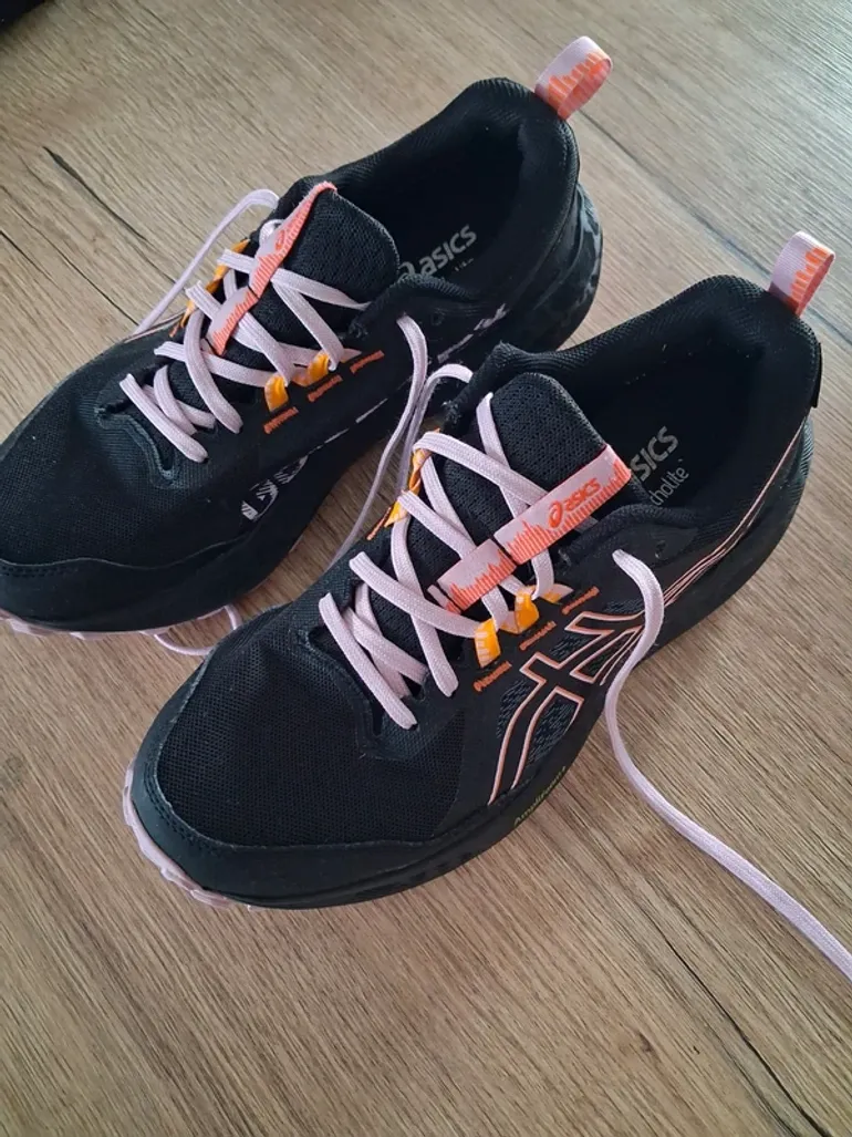 Used Asics Trail Running Shoes bike — image 2 of 6