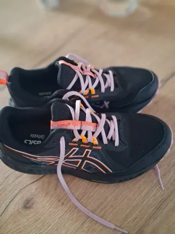 Used Asics Trail Running Shoes bike — image 5 of 6