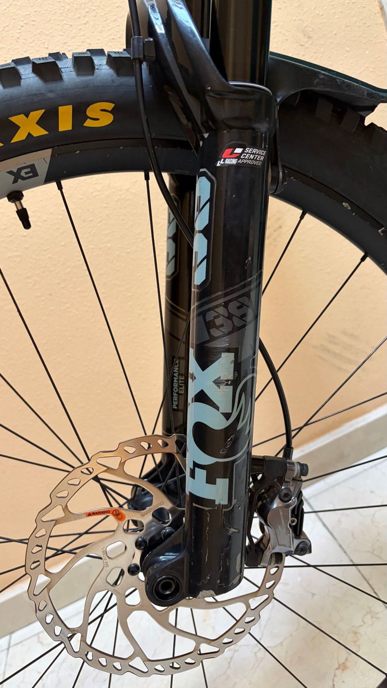 Used Fox 38 Performance elite 2021 bike — image 7 of 9