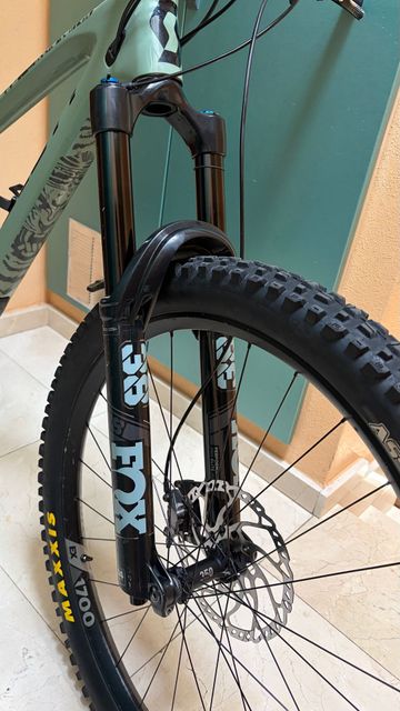 Used Fox 38 Performance elite 2021 bike — image 2 of 9