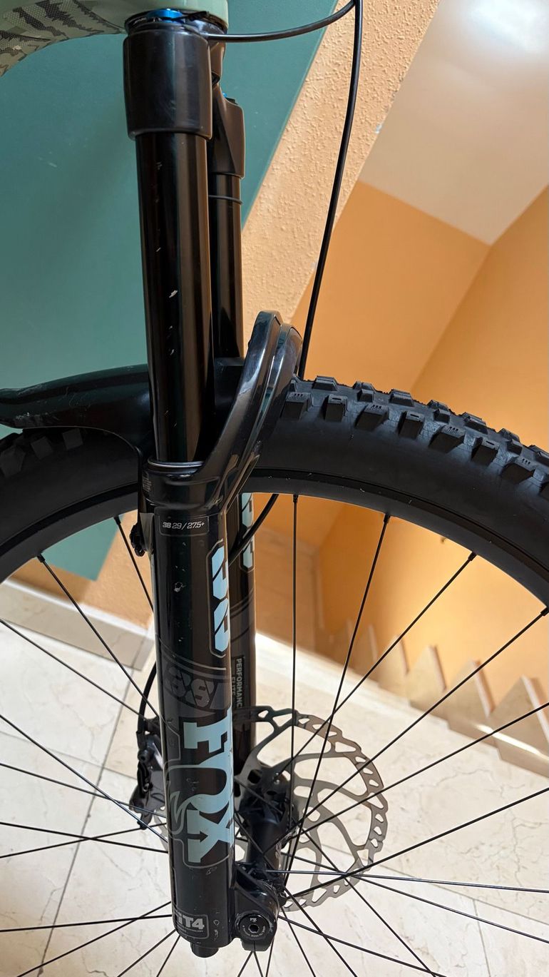 Used Fox 38 Performance elite 2021 bike — image 6 of 9