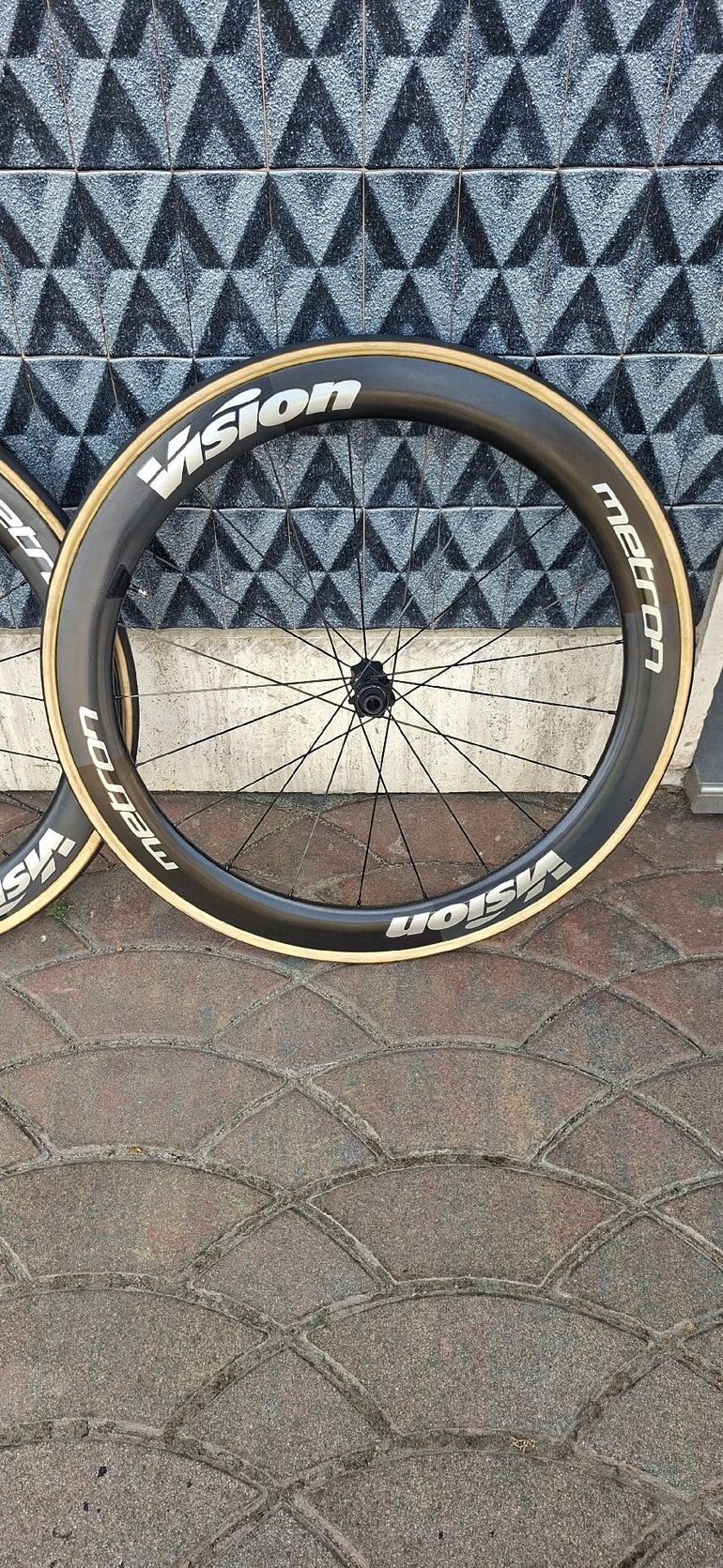 Used Vision Carbon Wheels 2025 bike — image 5 of 7
