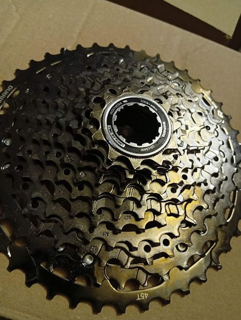 Brugt Shimano Cues CS-LG400-11 Cassette Drivetrain & Pedals