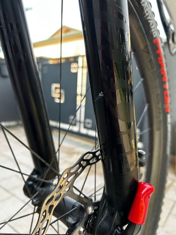 Käytetty FOX 32 Float Rhythm Grip3-Modes / 15x110mm QR axle / 44mm offset / tapered steererReb. Adj. / Lockout / 100mm travel 2024 Fork