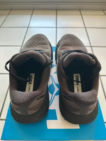 Used Hoka Clifton 9 bike — image 3 of 9