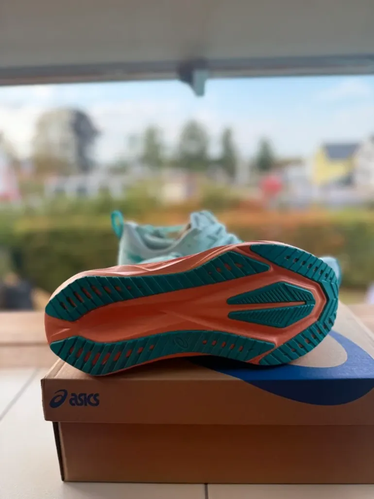 Brugt Asics Novablast 5 bike — billede 2 af 5