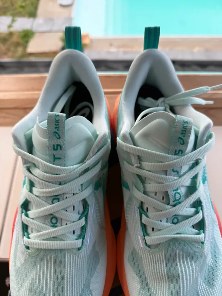 Brugt Asics Novablast 5 bike — billede 4 af 5