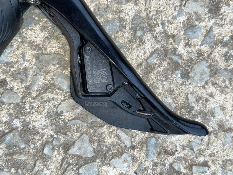 Shimano 105 Di2 ST-R7170 Left Shifter Drivetrain & Pedals usato