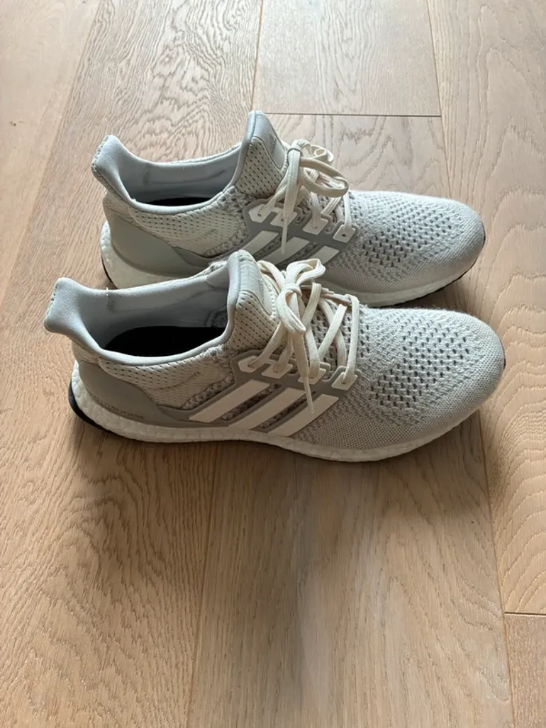 Adidas Ultra Boost 1.0 LTD Cream Winter Wool bike usato — immagine 9 di 10