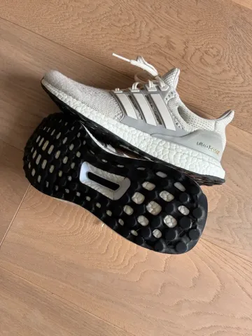 Adidas Ultra Boost 1.0 LTD Cream Winter Wool bike usato — immagine 2 di 10