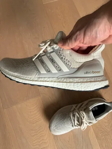 Adidas Ultra Boost 1.0 LTD Cream Winter Wool bike usato — immagine 6 di 10