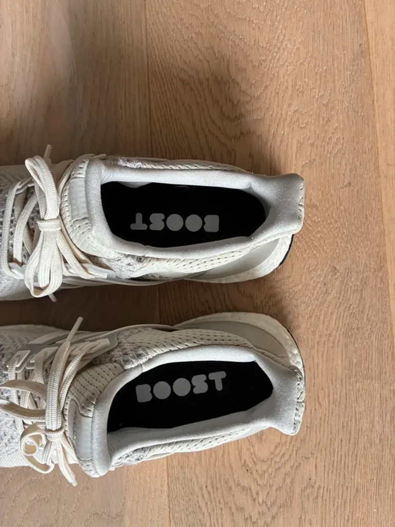 Adidas Ultra Boost 1.0 LTD Cream Winter Wool bike usato — immagine 8 di 10