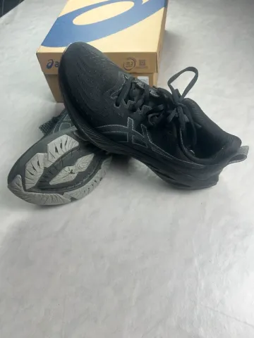 Used Asics Novablast 4 bike — image 3 of 9