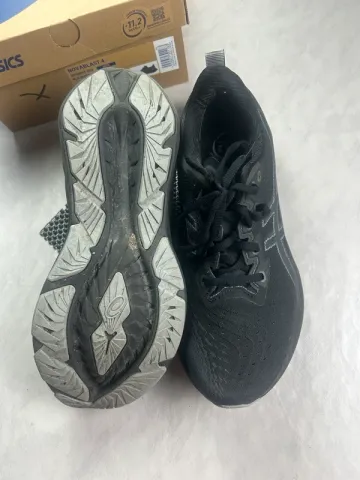 Used Asics Novablast 4 bike — image 6 of 9
