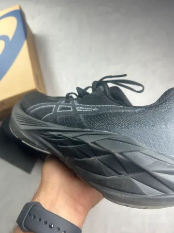 Used Asics Novablast 4 bike — image 2 of 9