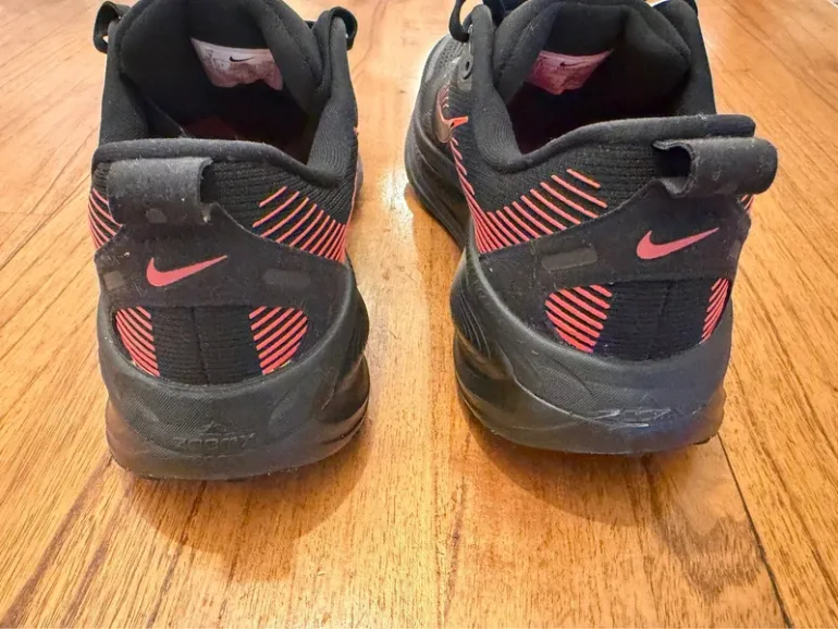 Used Nike Vomero 18 bike — image 10 of 12