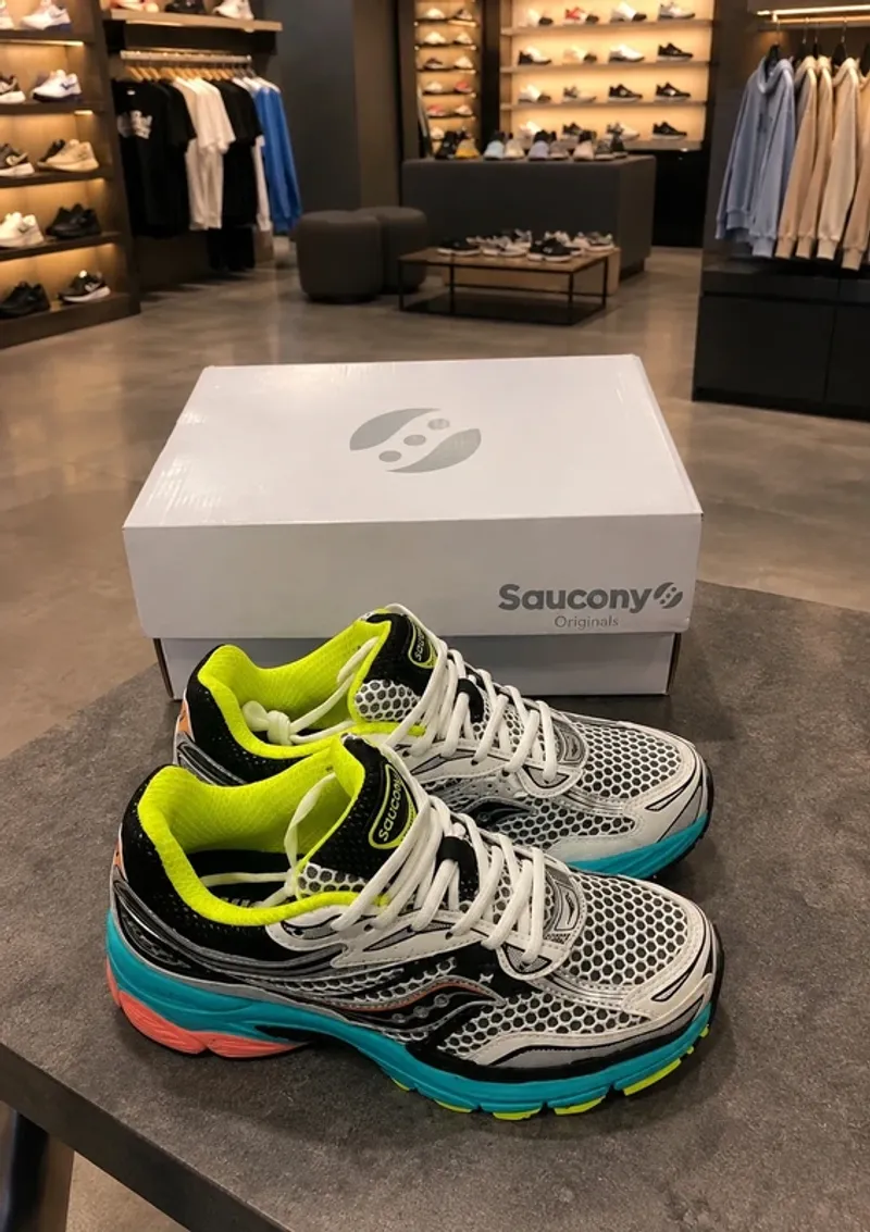 Used Saucony Running Shoes Running Shoes