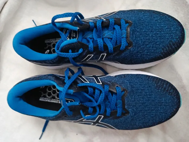 Used Asics GT-2000 Running Shoes