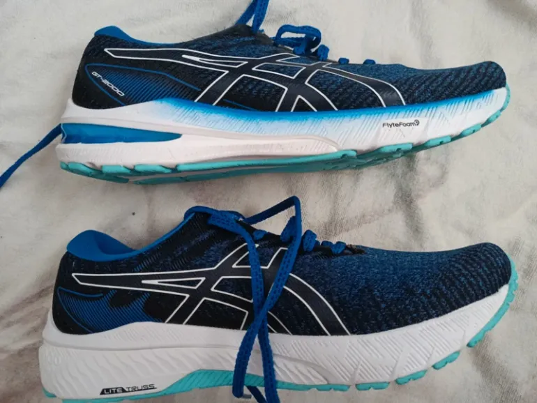 Used Asics GT-2000 bike — image 2 of 13
