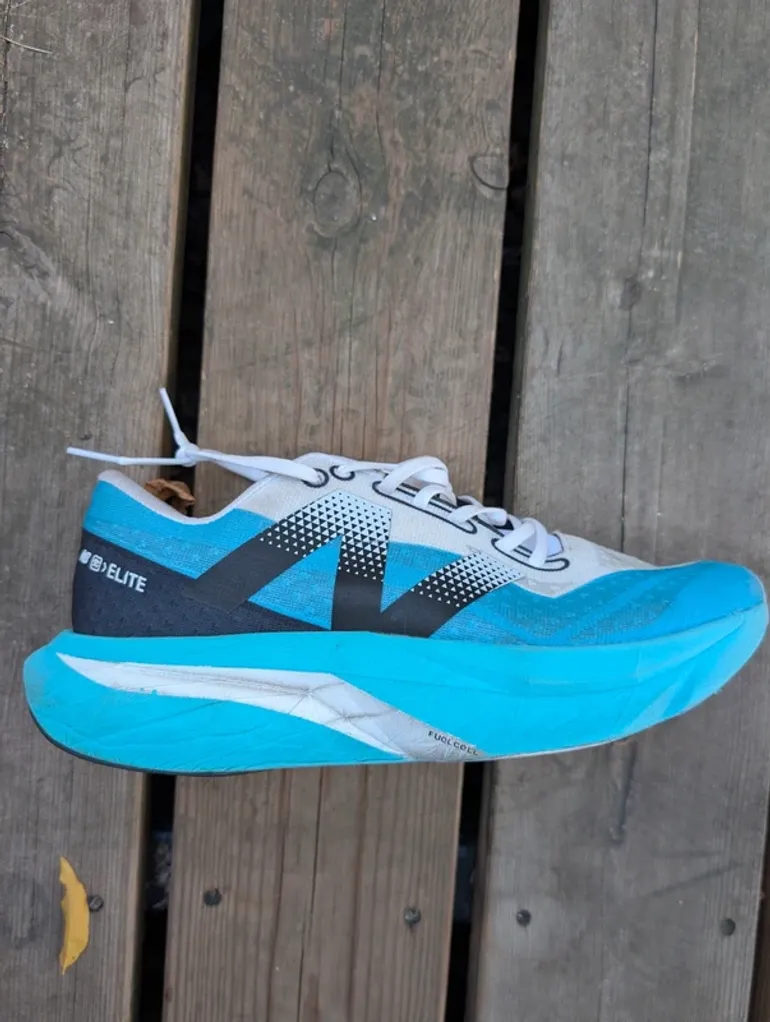 Used New Balance Fuelcell SuperComp Elite v4 bike — image 3 of 8