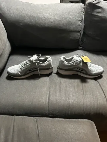 Used Nike Running Shoes bike — image 3 of 8