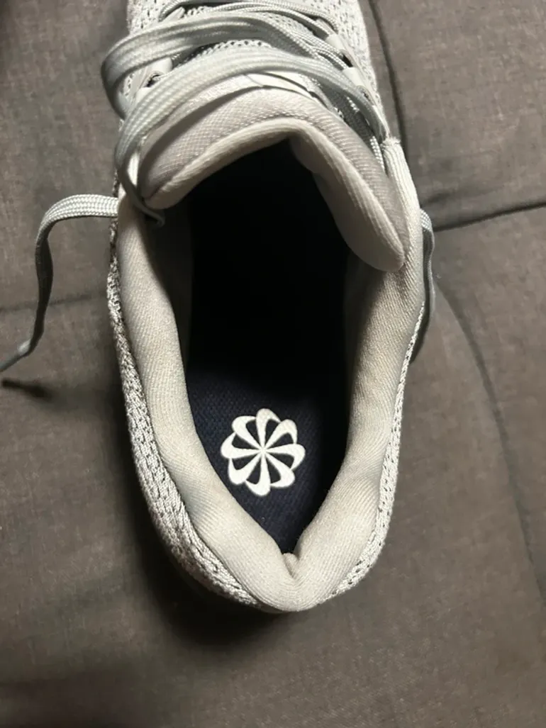 Used Nike Running Shoes bike — image 7 of 8