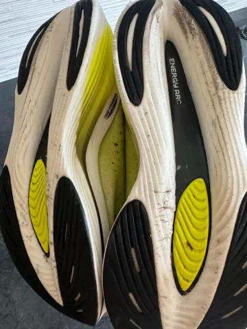 Used New Balance FuelCell Supercomp Elite V3 bike — image 7 of 9