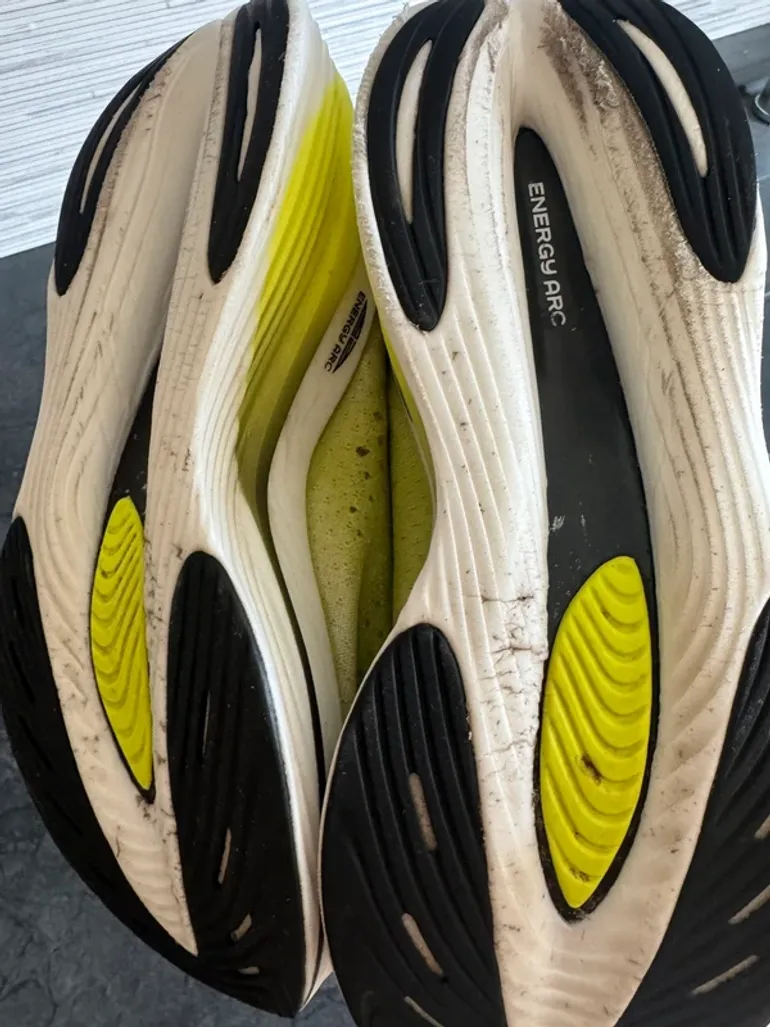 Used New Balance FuelCell Supercomp Elite V3 bike — image 7 of 9