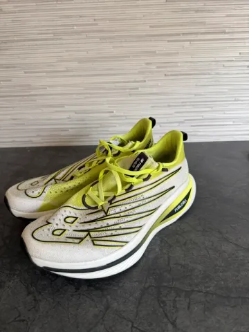 Used New Balance FuelCell Supercomp Elite V3 bike — image 4 of 9
