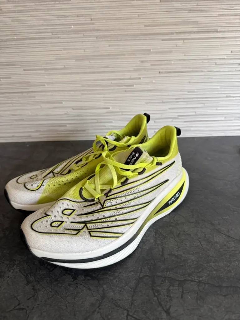Used New Balance FuelCell Supercomp Elite V3 bike — image 4 of 9