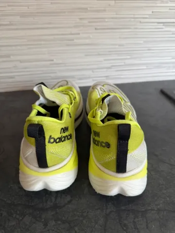 Used New Balance FuelCell Supercomp Elite V3 bike — image 3 of 9
