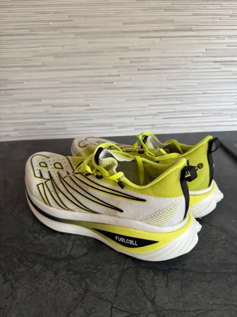 Used New Balance FuelCell Supercomp Elite V3 bike — image 2 of 9