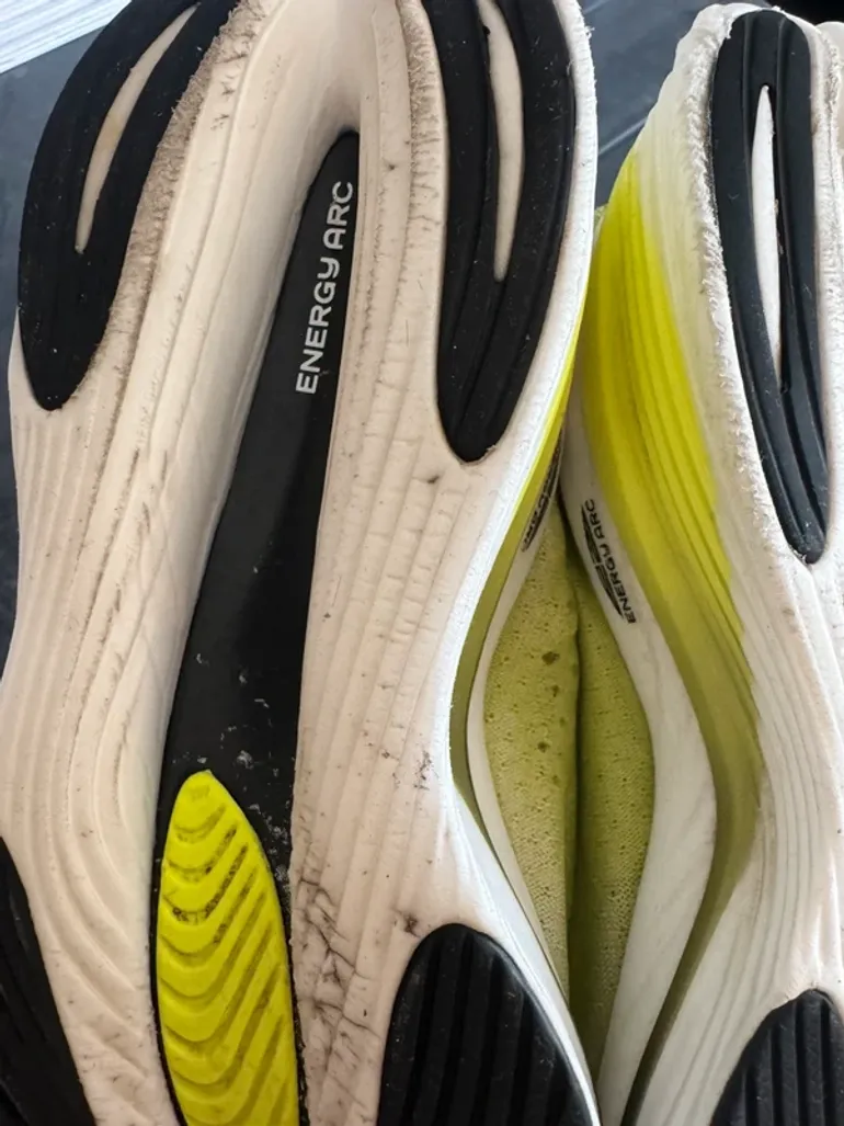 Used New Balance FuelCell Supercomp Elite V3 bike — image 8 of 9