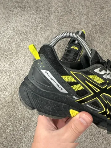Used Asics Gel Venture 6 bike — image 3 of 11