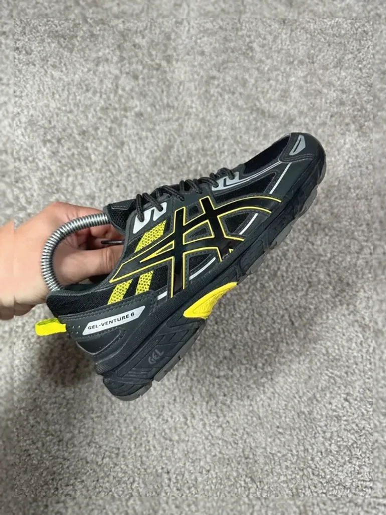 Used Asics Gel Venture 6 bike — image 5 of 11
