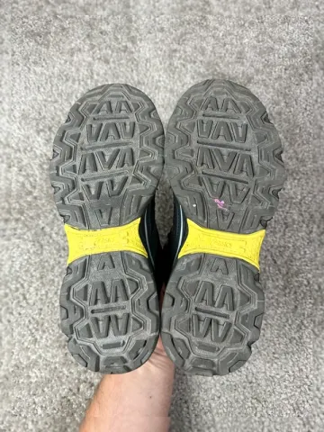 Used Asics Gel Venture 6 bike — image 10 of 11