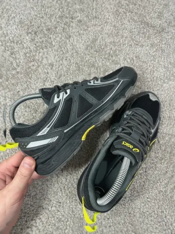 Used Asics Gel Venture 6 bike — image 8 of 11