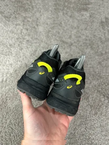 Used Asics Gel Venture 6 bike — image 7 of 11