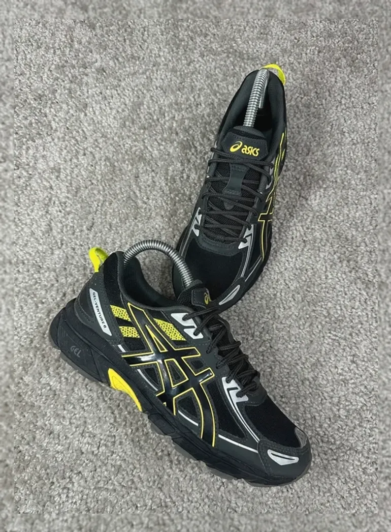 Used Asics Gel Venture 6 bike — image 2 of 11