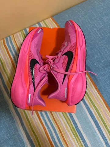 Used Nike sneakers bike — image 5 of 7
