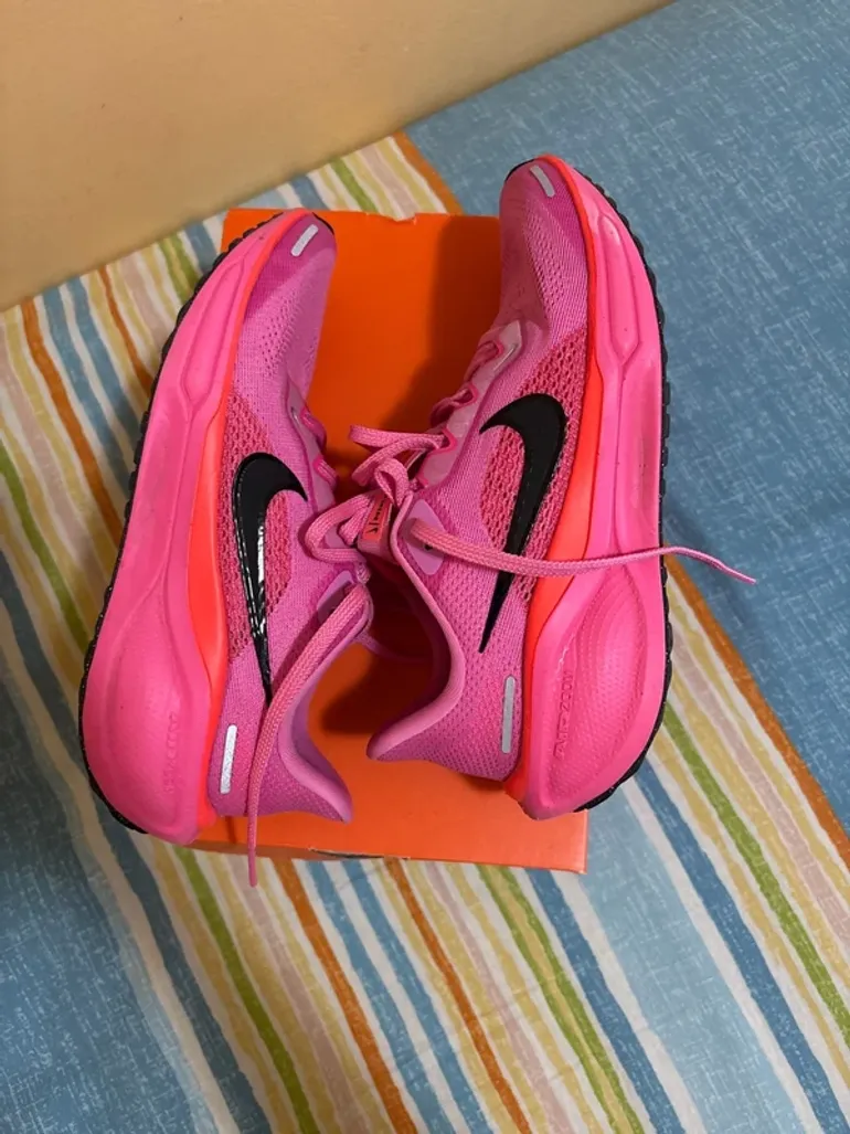 Used Nike sneakers bike — image 5 of 7