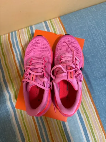 Used Nike sneakers bike — image 3 of 7